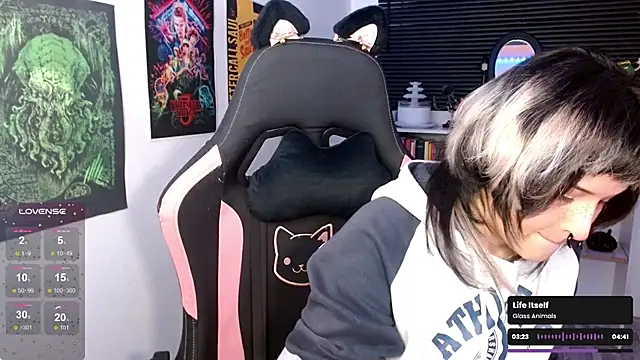 neena nyx  online show from May 15, 2:05 am