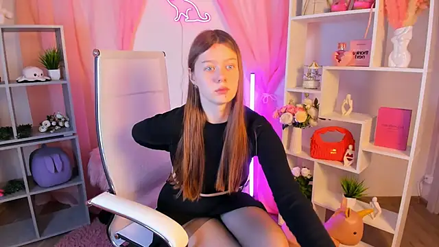 CelestineMauriac online show from February 15, 6:18 pm