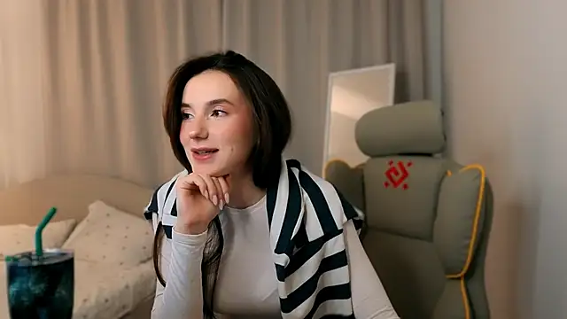 ssandralovin online show from February 22, 8:21 pm