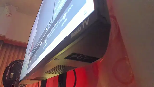 Melanie  Evans online show from April 13, 11:11 am