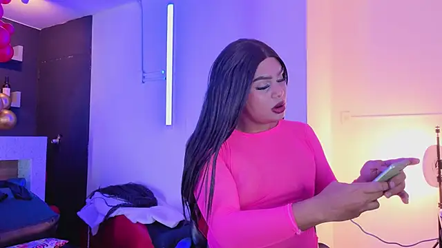 megara hott online show from February 11, 8:32 pm