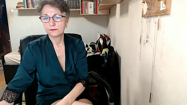 katemodel online show from October 27, 7:15 am