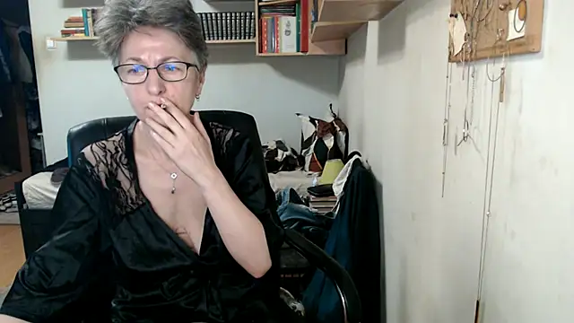 katemodel online show from November 8, 7:57 am