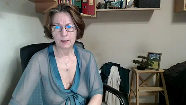 katemodel online show from June 4, 6:07 am