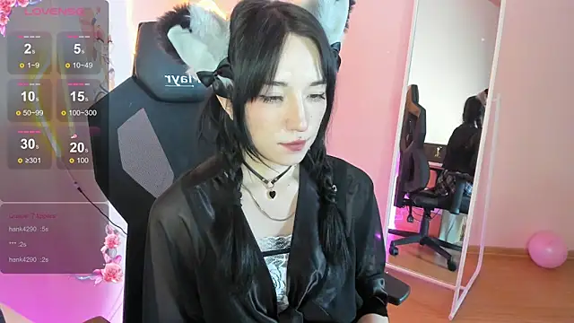 AliceeinWonderlanddd online show from February 7, 7:12 am