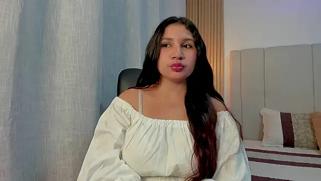 Victoria Rosee online show from April 21, 12:45 pm