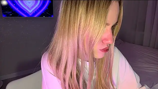 Between Eeys online show from March 13, 4:52 pm