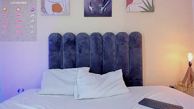 aura vega online show from February 11, 7:04 pm