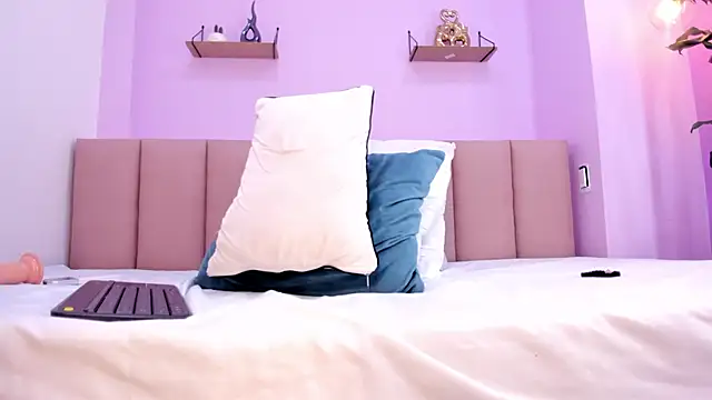 sam doll  online show from April 16, 9:39 pm