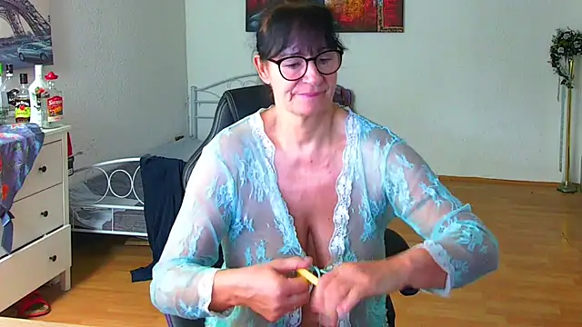 Sylly online show from December 15, 9:03 am