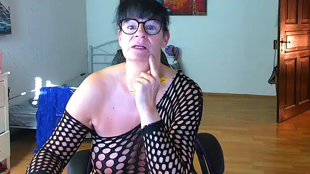 Sylly online show from April 11, 7:03 am