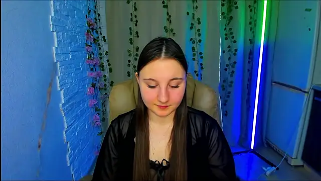 EvaxCharm online show from February 11, 7:32 am