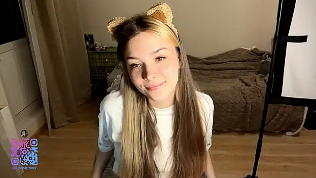 Kimi Luckman online show from February 9, 3:03 pm