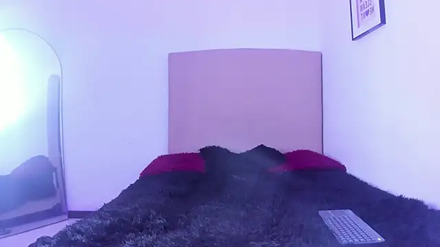 im tiffany  online show from February 19, 5:07 am