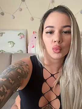 sexybatwomen33 online show from April 16, 10:15 am