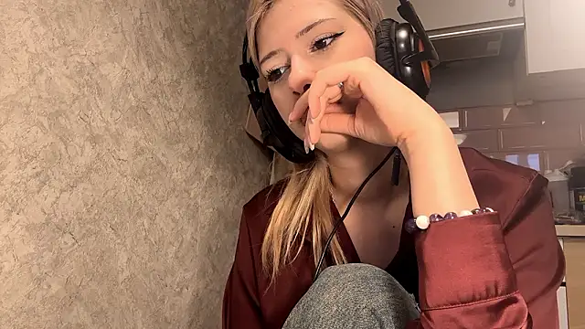 LadyFoxLove online show from February 17, 12:04 pm