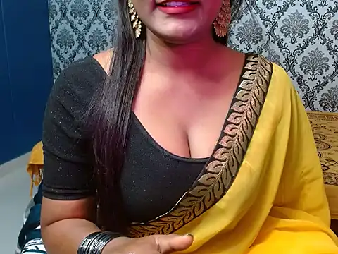 Hotginni4 online show from March 2, 5:30 pm