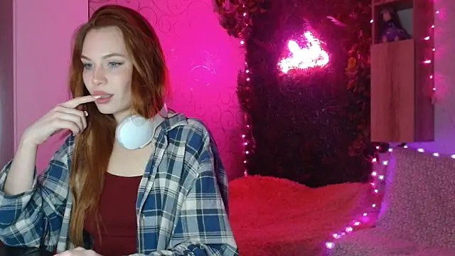 kelly love 222 online show from April 25, 11:35 pm