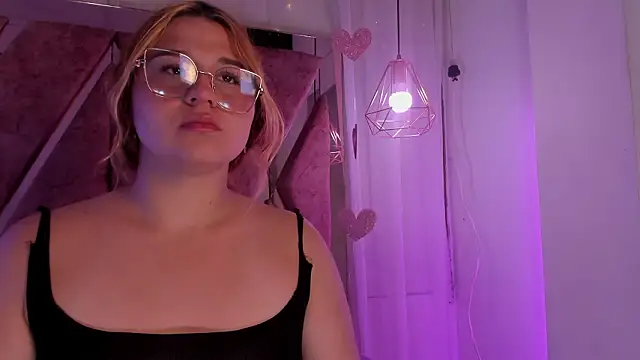 shantal cooper  online show from February 26, 9:03 pm