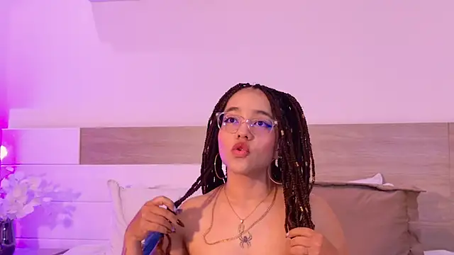 AntonellaBons online show from April 29, 3:32 am