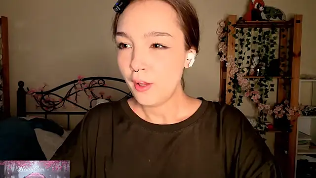 HoneyComfy online show from June 7, 2:35 pm