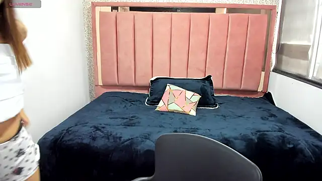 Emily  Cute   online show from February 3, 7:51 pm