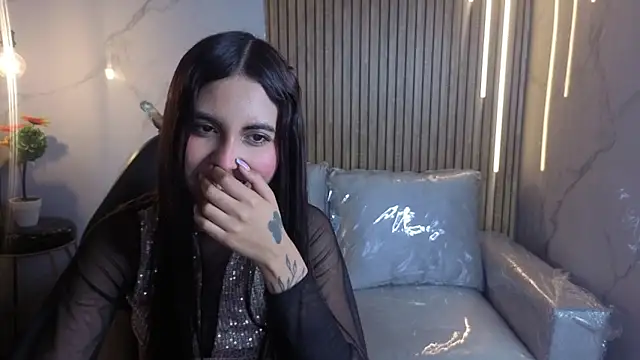 Perla lovely  online show from May 28, 12:25 pm