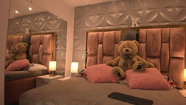 Paris Velvet online show from February 6, 11:19 pm