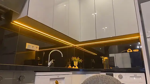 BlackFox V online show from February 9, 10:12 pm