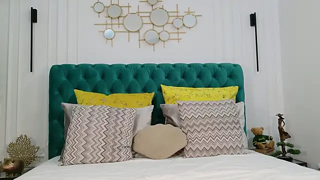 AlessiaDunn online show from April 1, 7:00 pm