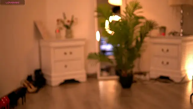 AuraM00n online show from February 21, 9:48 pm