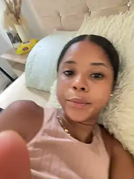 LIA PARKERR online show from March 26, 7:48 pm