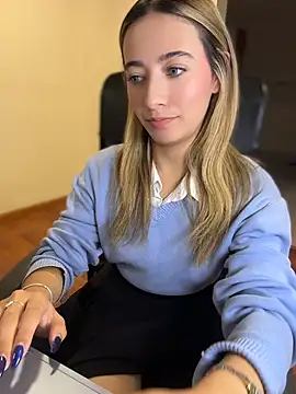kloe  t18 online show from July 8, 3:47 pm