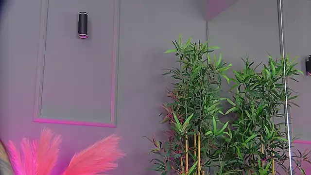 CrystalRedd online show from April 8, 4:47 am