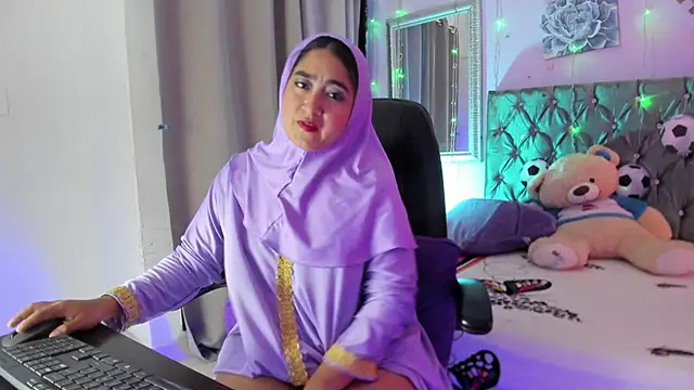 SamiraAwada online show from June 25, 7:04 pm