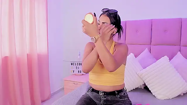 Hilaryportman online show from March 28, 8:19 pm