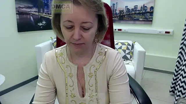 MONA W online show from February 15, 5:21 am