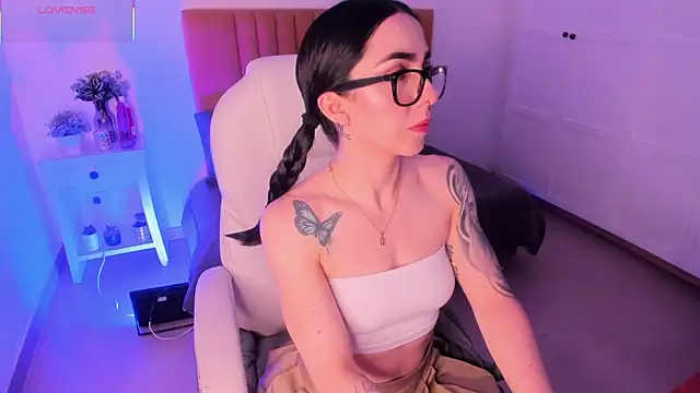 Luna tagliaferri online show from May 5, 1:03 pm