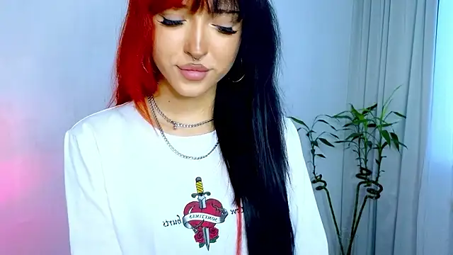   Amiraa online show from February 5, 1:47 pm