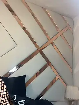 Nia Crawford online show from February 1, 4:33 am