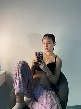 Just-Lilly online show from April 7, 2:19 pm