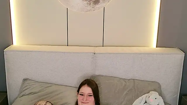 Anora Mills online show from May 29, 6:00 am