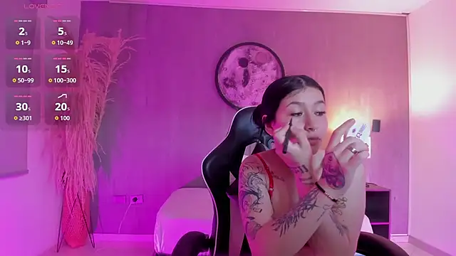 charlottee27  online show from May 31, 12:00 pm