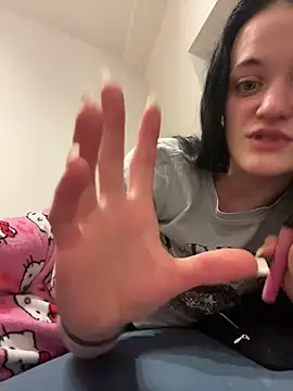 LeonieClaire online show from February 15, 10:42 pm