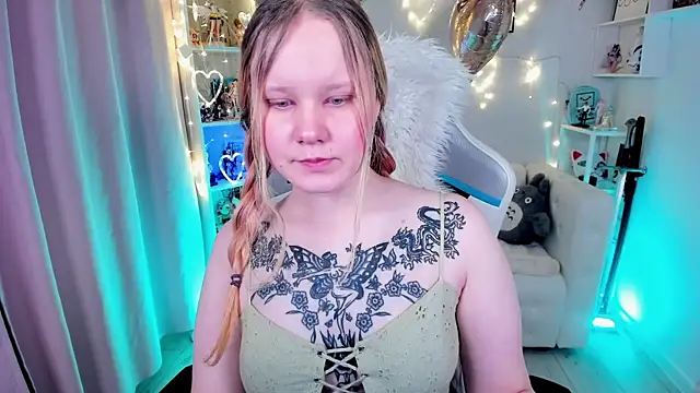 AnnieVibe online show from February 15, 6:07 pm