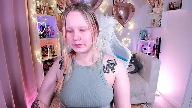 AnnieVibe online show from February 6, 6:22 pm