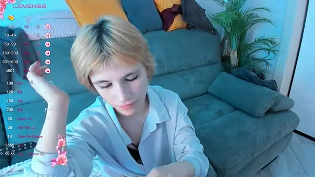 AutumnWhisper online show from April 16, 9:39 pm