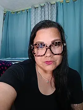 LuanaLeon online show from February 20, 4:00 am