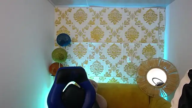 ALISS M  online show from April 8, 7:49 pm