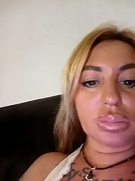 MiaMooly online show from October 3, 3:50 pm